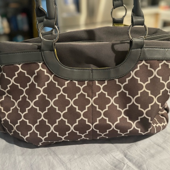 JJ Cole diaper bag- like new condition- 8 outside pockets - 4 inside pockets - Picture 3 of 11